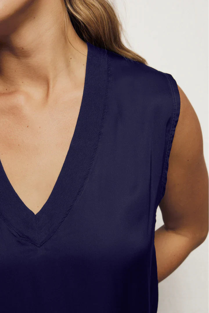 Elsinne | Satin V-Neck Bluse