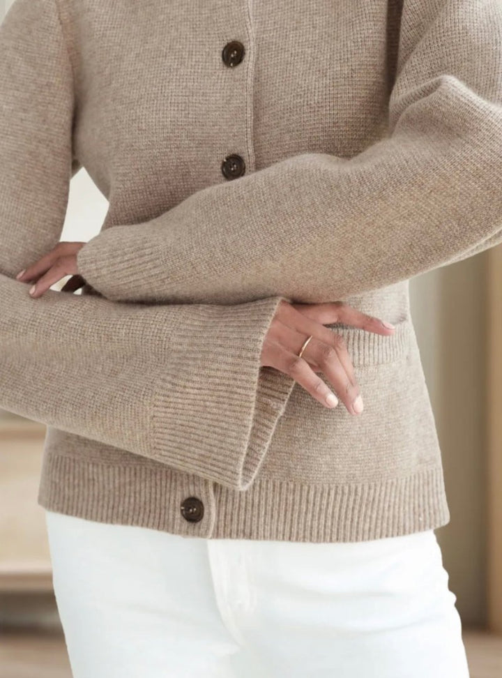 Gen | Weiche Strickjacke mit Knöpfen