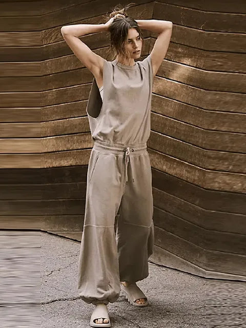 Brisella | Bequemer Jumpsuit mit Taillenband