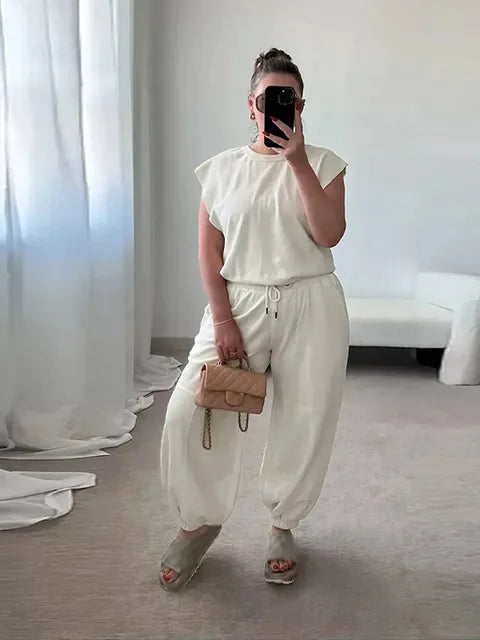 Brisella | Bequemer Jumpsuit mit Taillenband