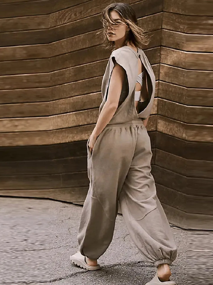 Brisella | Bequemer Jumpsuit mit Taillenband