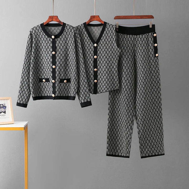 Avenly | Dreiteiliges Strickset mit Goldknöpfen