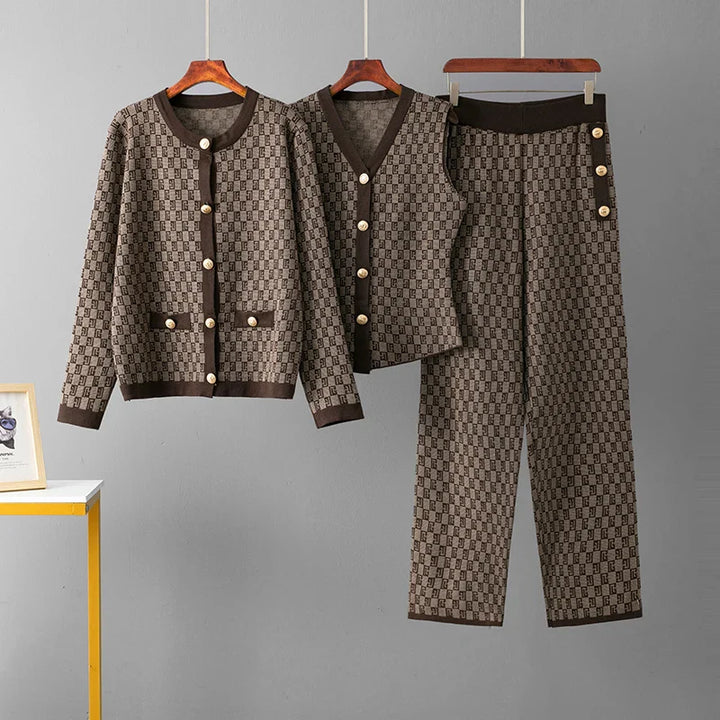 Avenly | Dreiteiliges Strickset mit Goldknöpfen