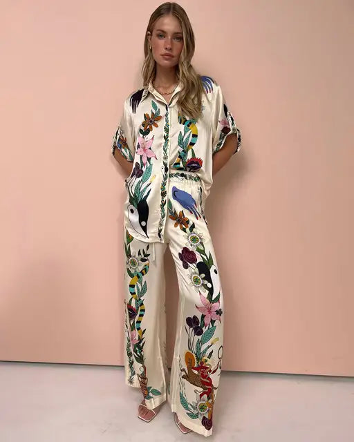 Calluna | Zweiteiliges Set aus Satin mit Graffitidruck für Frauen