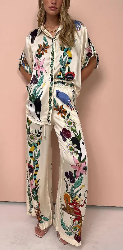 Calluna | Zweiteiliges Set aus Satin mit Graffitidruck für Frauen