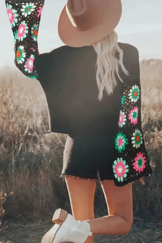 Verlin | Floraler Häkelpullover mit Trompetenärmeln