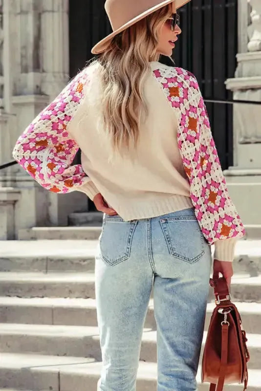 Verlin | Floraler Häkelpullover mit Trompetenärmeln