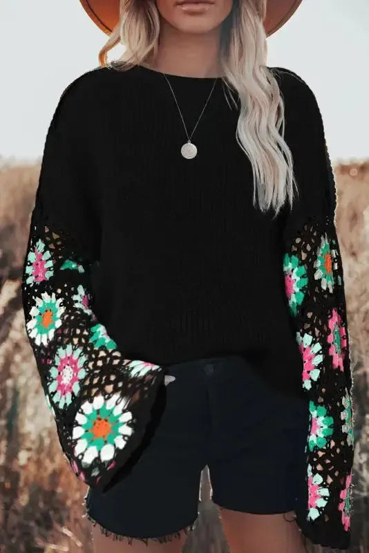 Verlin | Floraler Häkelpullover mit Trompetenärmeln