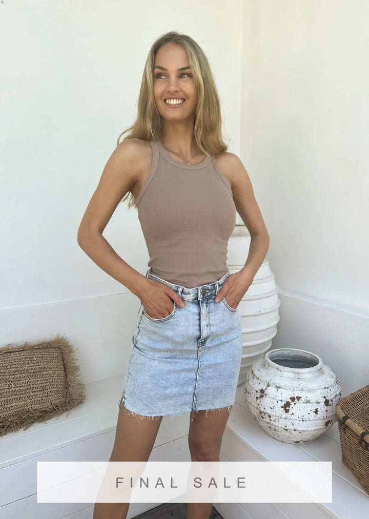 Kavira | Geripptes Racerback-Tanktop